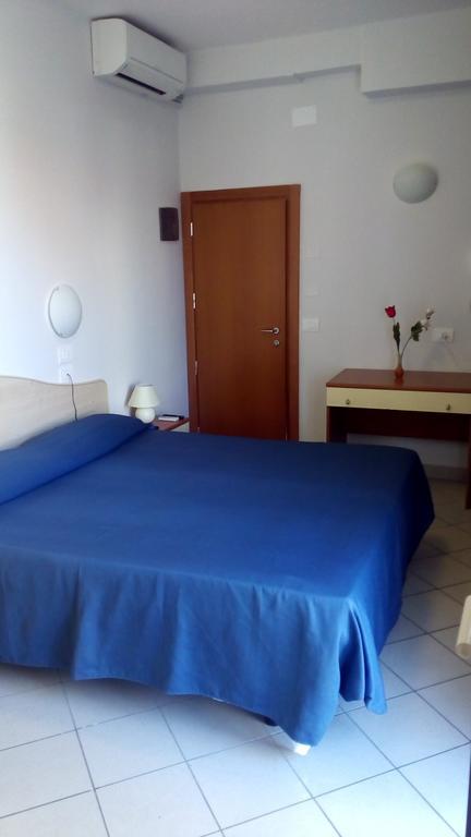 Hotel Scarlet